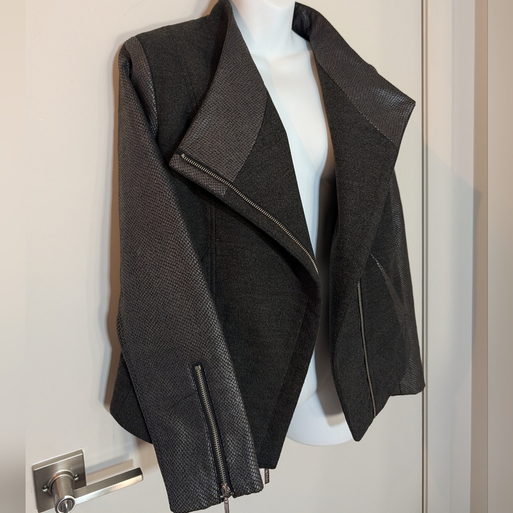 Kensie Women's Gray Faux Snakeskin Jacket